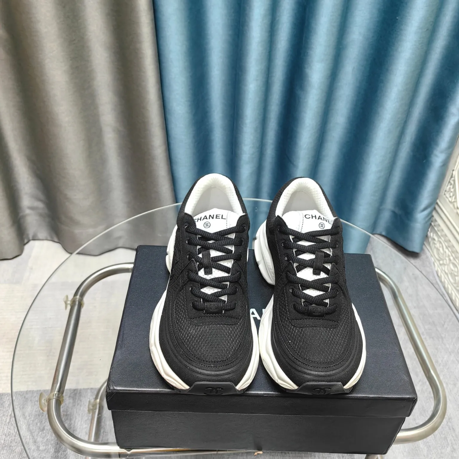 p680🐮🐮Chanel Chanel dad shoes, men and women couples - 2025 counter top casual sports shoes This classic design; the upper is electro-embroidered with a variety of techniques; the outsole is fashionable and sporty; it is unusual to incorporate a variety of color matching elements... The diversified mix and match is very beautiful and versatile, casual, fashionable, sports and outdoor can be taken into account... ꫛꫀꪝ Go➫ Material: ❶Upper is made of: Original imported first-layer silk cowhide + original waterproof cloth + original first-layer cowhide ❷Inner lining: original sheep lining + mesh ❸Outsole based on: original TPU combination outsole Special counter boutique packaging complete set for women 35–41